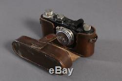 Leica mit Leitz Elmar 135 f=50 mm, im Lederetui